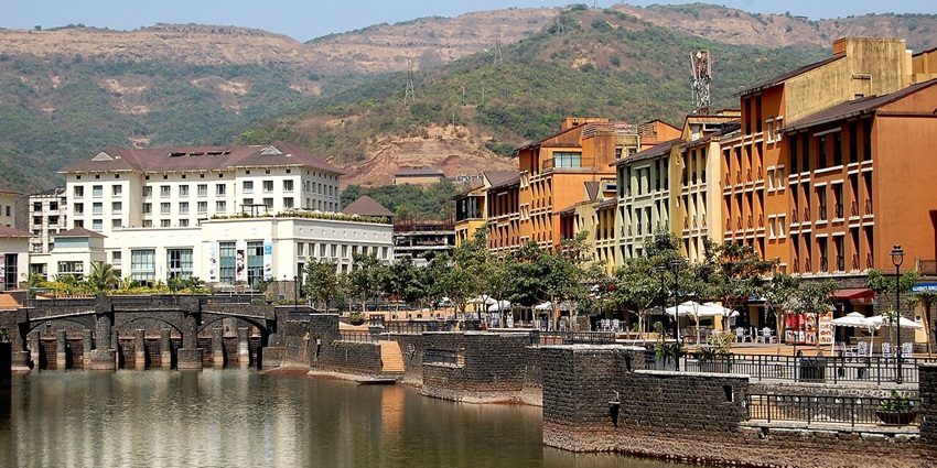 An image of the serene setting of buildings besides a like in Lavasa, Maharashtra
