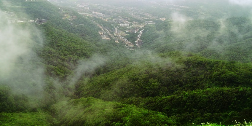 The sprawling Lavasa is one of the popular hill stations near Pune within 100 kms.