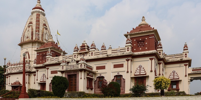 Laxminarayan Temple is a revered temple, dedicated to Lord Vishnu and Goddess Laxmi.