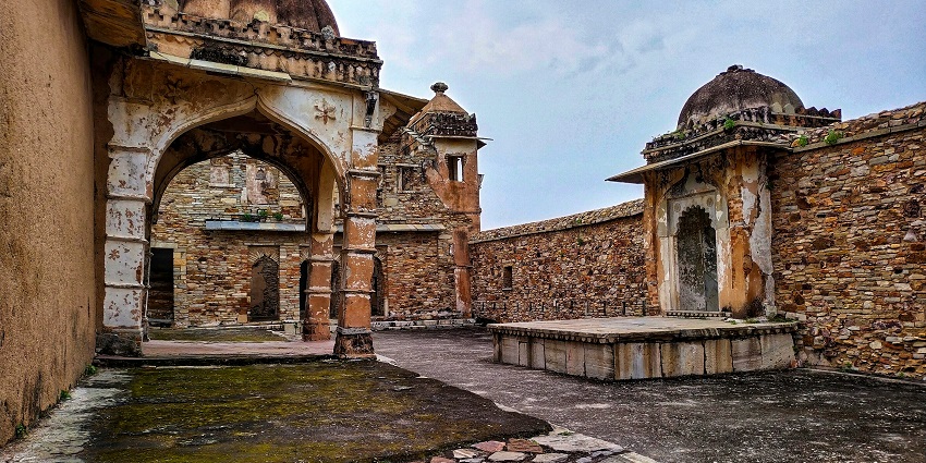 A glimpse of the towering tourist attraction of Rajastan showcasing historic charm.