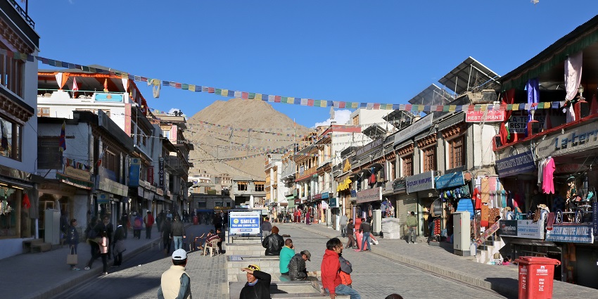 Shop for pretty handicrafts, junk jewellery and Tibetan artefacts at the Leh Main Bazaar