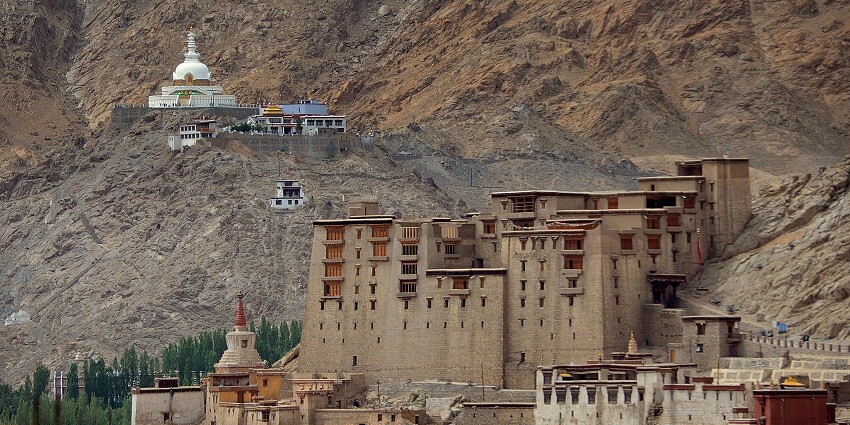 Leh Palace features impressive architecture influenced by Tibetan styles.