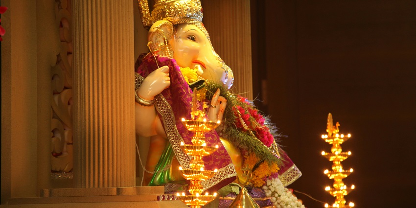 Lenyadri Ganpati Temple is an iconic Ganesh temple in Pune with carved pillars