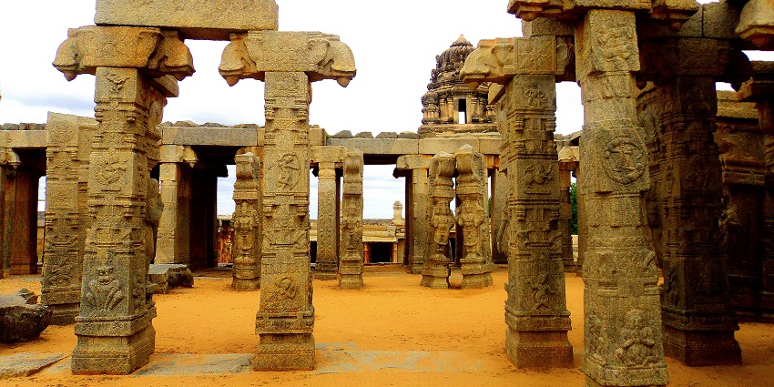 autiful snap of the Lepakshi Veerabhadra Temple which is the historic site of a temple