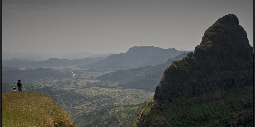 Lingana Fort, a famous destination near Torna Fort, offering stunning views.