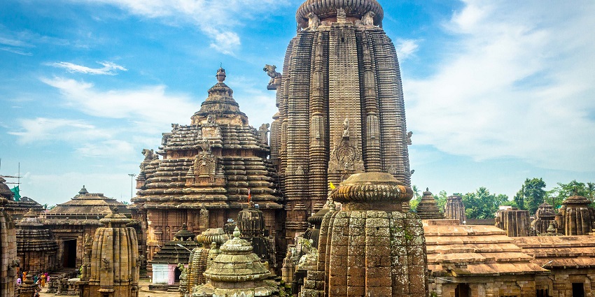 A beautiful view of Lingaraj Temple Complex featuring intricate carvings and architecture
Viewers of this file can see comments and suggestions