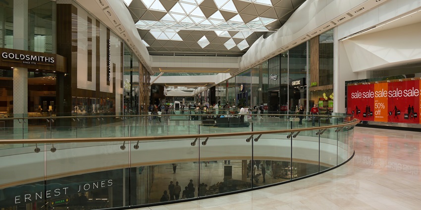 Image of a shopping mall inside with stunning architecture and showrooms with brand tags
