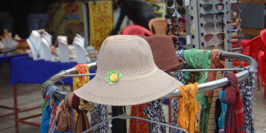 Linking Road, famous for affordable shopping in Andheri.