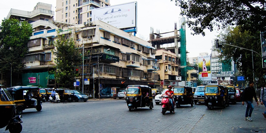 Linking Road, prominently a wholesale market for wedding shopping in Mumbai