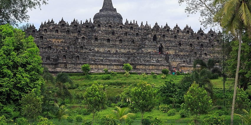 A panoramic view of the surroundings of the Borobudur Temple, featuring attractions around it