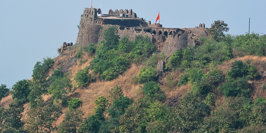 View of the majestic Ambagad Fort from a distance.