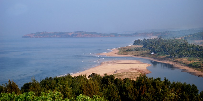 A beautiful aerial view of Ganpatipule beach, the best spot to perform water sports in Ganpatipule.