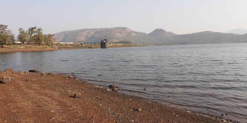 Palghar Fort location offers hilltop and lake views.