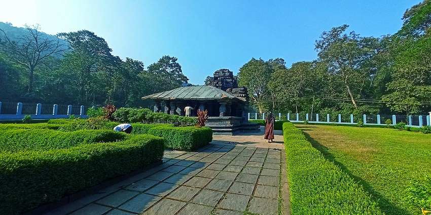 A scenic landscape justifying the serene loaction of the iconic Bodgeshwar Temple.