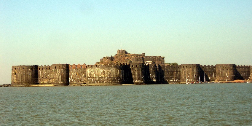 A view of Murud Janjira Fort, a popular destination near Maharashtra, surrounded by the sea.