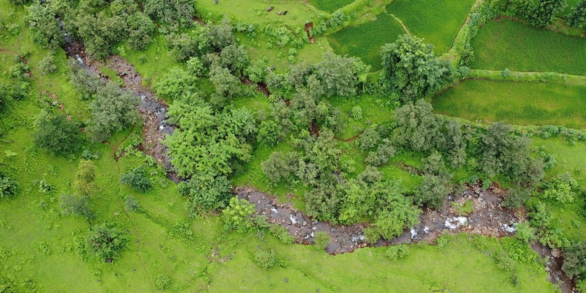 Prachitgad Fort, the scenic location amid dense forests and rolling hills.