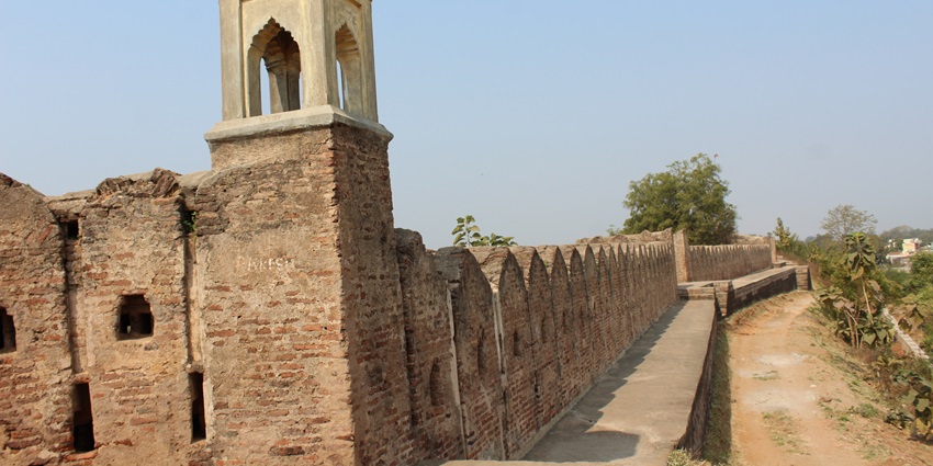 Pauni Fort offers panoramic views and serene natural surroundings.