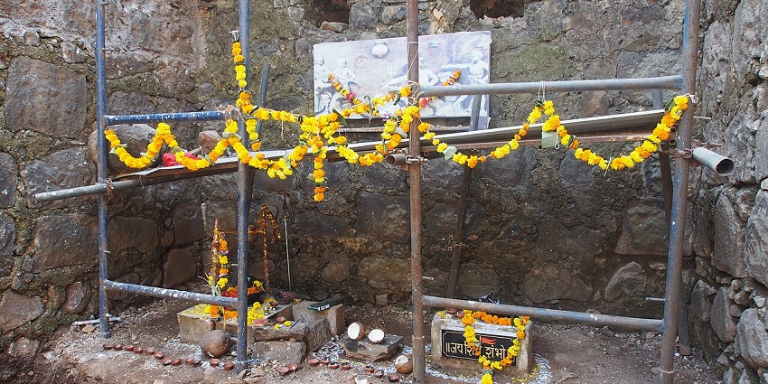 The Shiva temple at Belapur Fort with stone architecture and surrounding greenery.