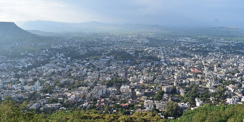 Varugad Fort in Satara offers panoramic views from the hilltop