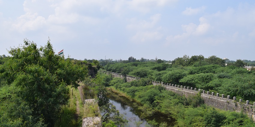 Kharda Fort near Jamkhed offers historic charm and scenic views.