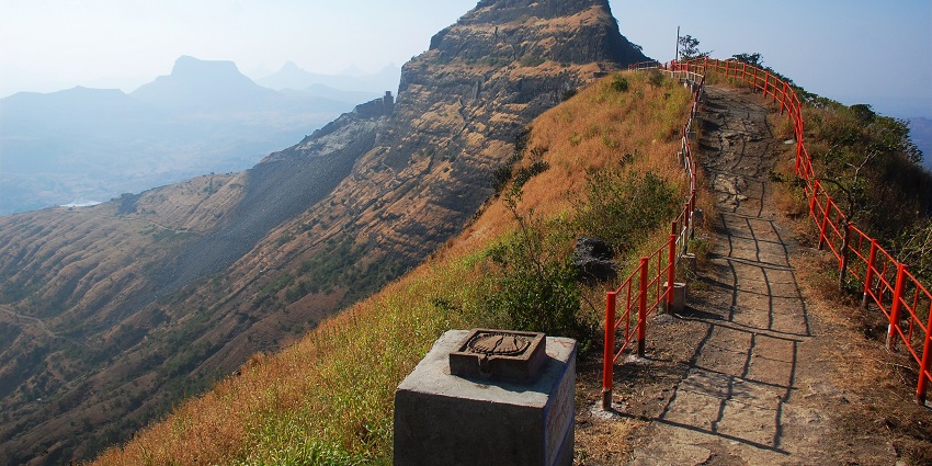 Bhamer Fort is located near the Dhule city and is ideal for photography.