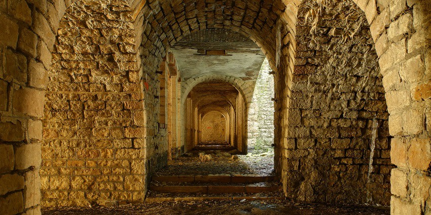Rasalgad Fort offers spectacular views inside it in Maharashtra.