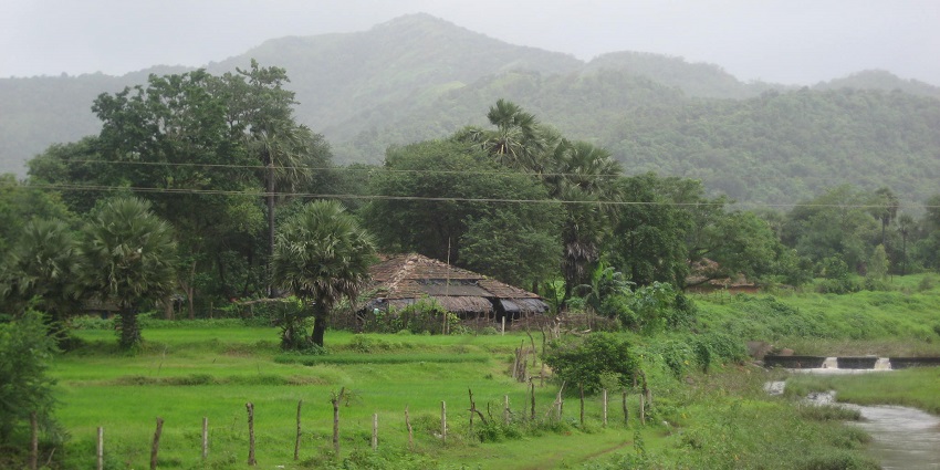 Dahanu Fort offers stunning views and historical remnants for exploration.