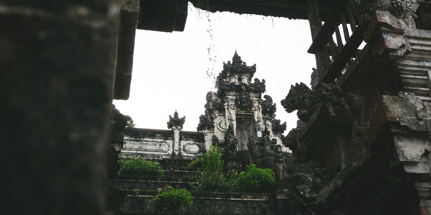 An image of a rooster spotted at the entrance of Lempuyang Temple Luhur in Indonesia.