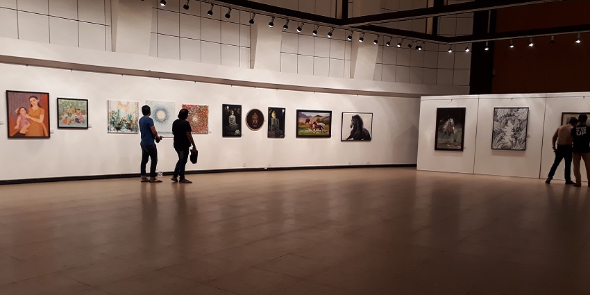 Jehangir Art Gallery in Kala Ghoda, South Mumbai.
Pinakpani