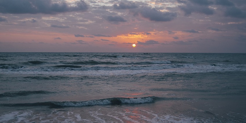 An image of the serene Nagapattinam Beach at the Bay of Bengal in Tamil Nadu.