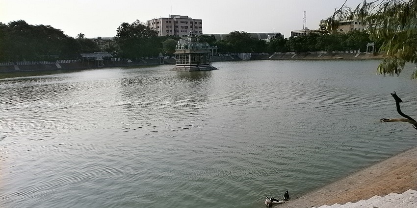 A quaint landscape justifying the serene location of Mylapore Temple, Tamil Nadu.