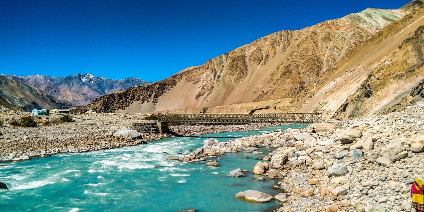 Witness the majestic Shyok River, located in Ladakh, which offers a tranquil ambience.
