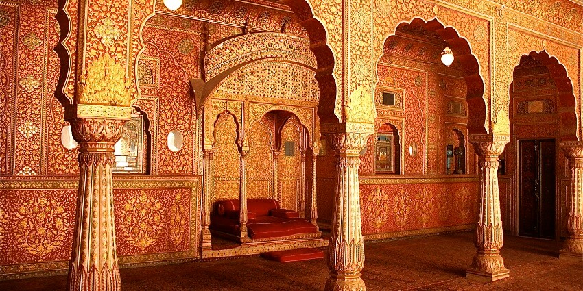 Vibrant halls of the Badnore Fort, with detailed carvings