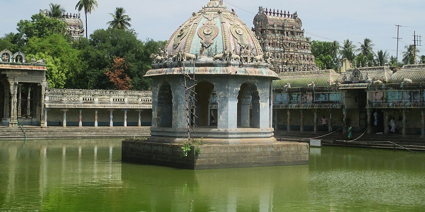 The deity sitting inside the chamber of the Vaitheeswaran Temple to explore.