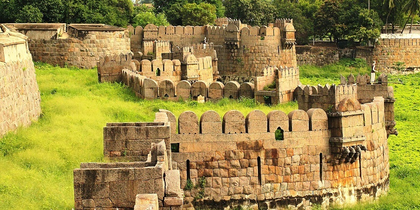 Tiruchirappalli Fort offers stunning city views and historical significance