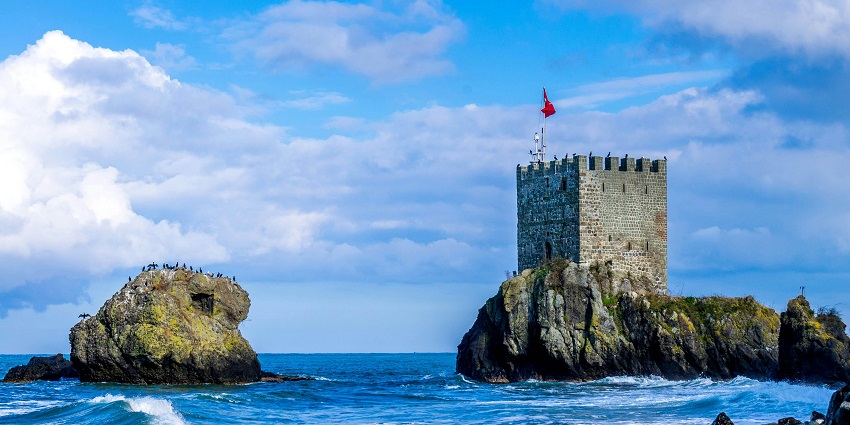An image showing the enchanting brick fortress that stands by peaceful waters, reminiscent of Chakan Fort.