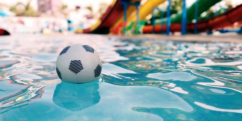 Fun City Water Park is located in Varanasi, Uttar Pradesh.