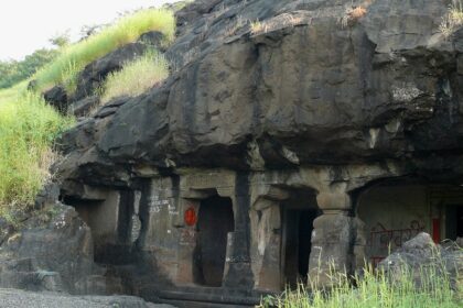 The huge rocky entrance of the famous Lonad Caves is located in Maharashtra.