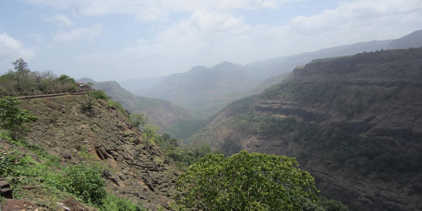 Lonavala features scenic landscapes, waterfalls, and trekking in perfect weather