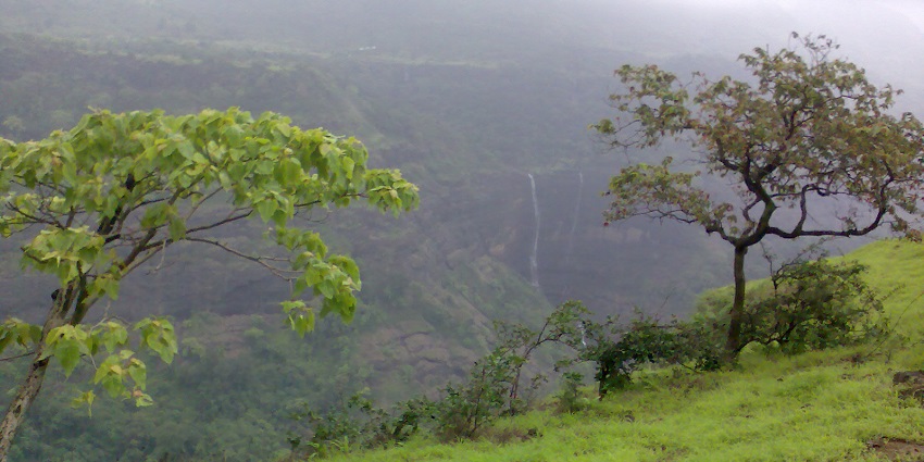 The list of the best places to visit in Maharashtra in December includes Lonavala hills.