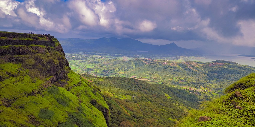 An image of lush green hills and waterfalls in Lonavala, one of the places to visit near Navi Mumbai