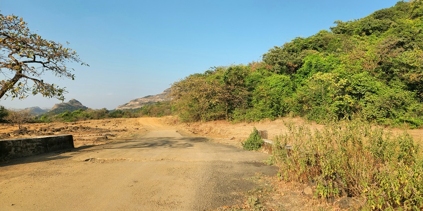 A picture of the mountains in Lonavala– one of the best places to visit near Matheran.