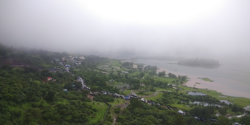 Places to visit near Pune in October feature Lonavala’s trekking trails, and refreshing Bhushi Dam.