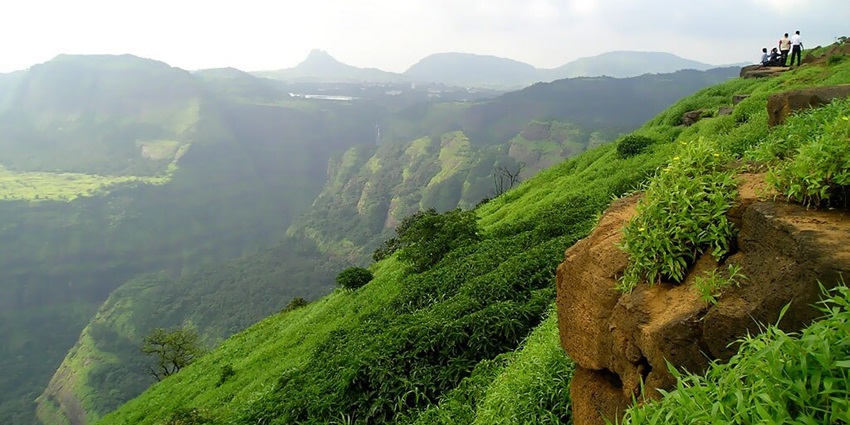 A picture of Lonavala one of the hilly and scenic places to visit near Mumbai with your family.