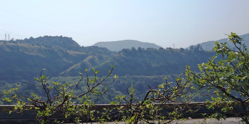 A scenic picture of Lonavala, which is a romantic getaway near Pune in winter.
