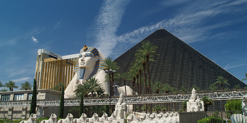 A humongous replica of the Egyptian Pyramid, one of the top Casinos in Las Vegas