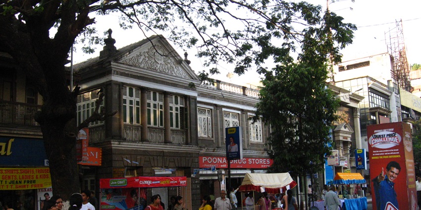 Image of MG road in Pune - one of the best places for shopping in Pune with family