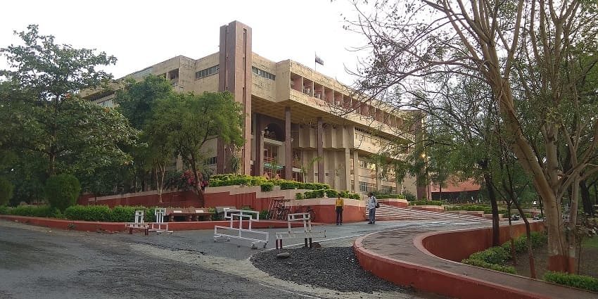 Explore this prestigious university decked with modern architecture and vibrant culture.