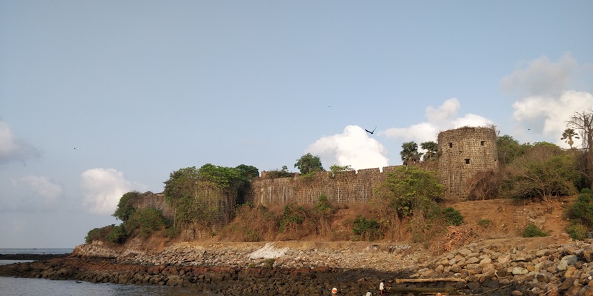 Madh Fort is one of the most amazing attractions for people to explore on their trip.