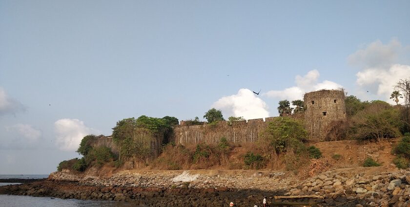 A view of Madh Fort with coastal scenery from the Versova side, is a famous fort near Maharashtra.